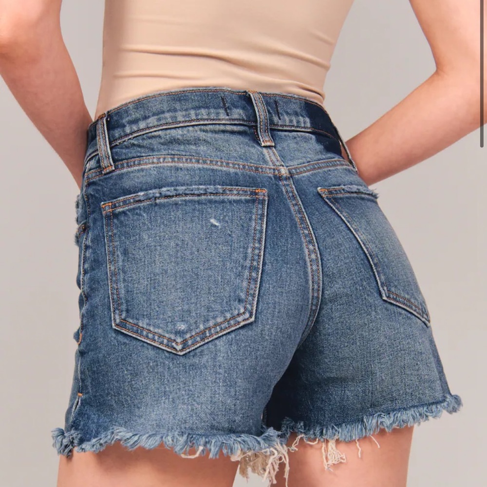 Abercrombie High Rise 4” Mom Shorts